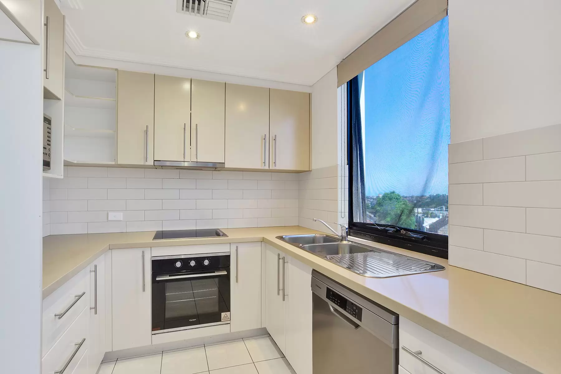 12/117-123 Bronte Road, Bondi Junction Leased by Bradfield Badgerfox - image 1