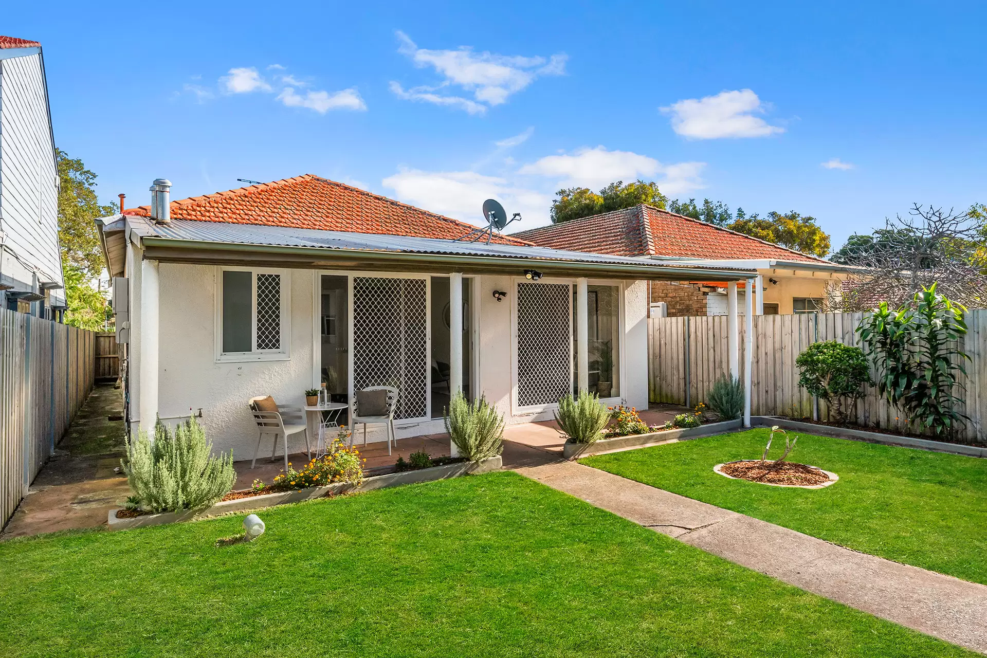 296 Doncaster Avenue, Kingsford Sold by Bradfield Badgerfox - image 1