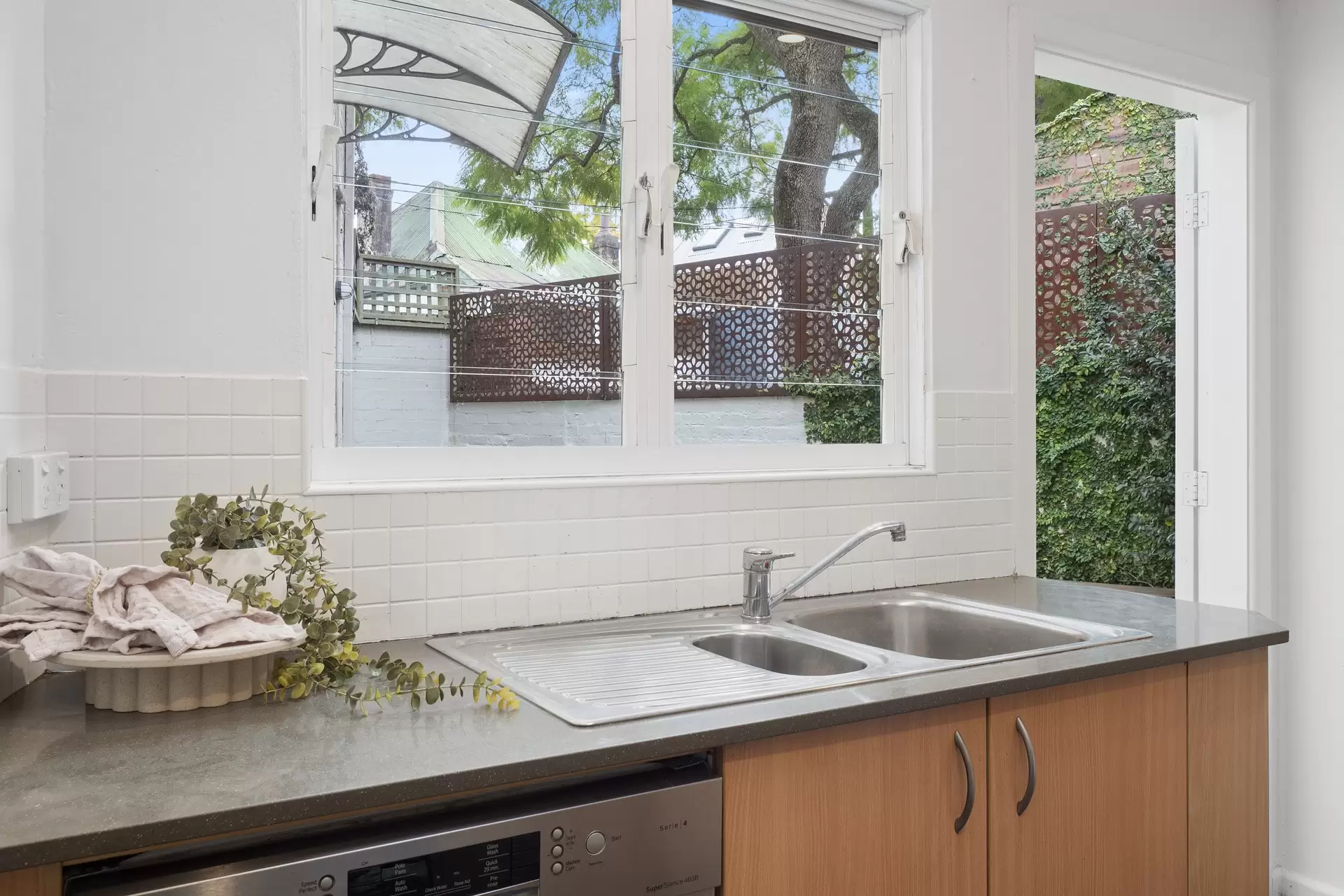 20 Sherbrooke Street, Darlinghurst Sold by Bradfield Badgerfox - image 1