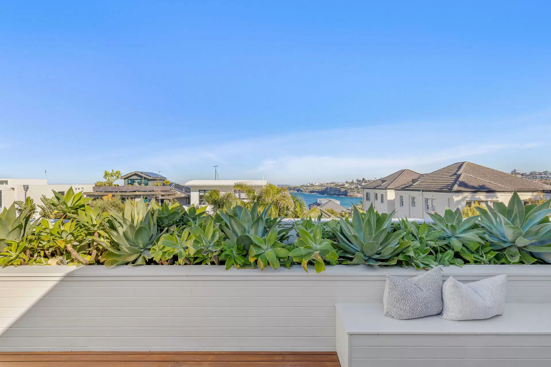 79a Fletcher Street, Tamarama Sold by Bradfield Badgerfox - image 1