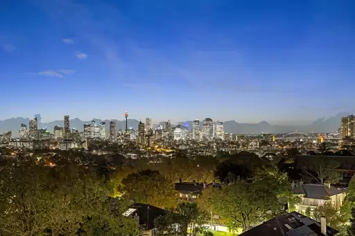 39/8-14 Fullerton Street, Woollahra Sold by Bradfield Badgerfox