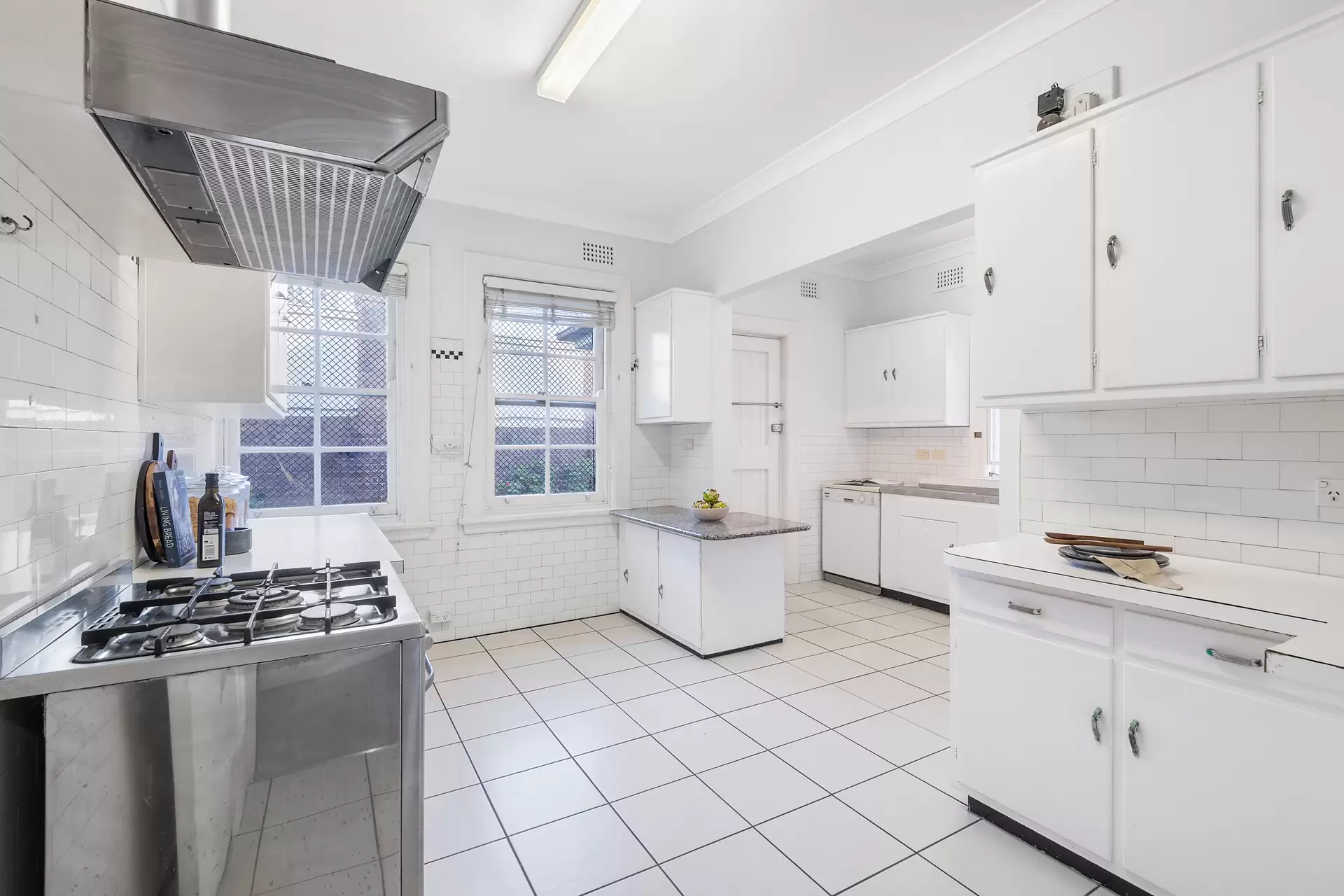 8a New South Head Road, Vaucluse Auction by Bradfield Badgerfox - image 1
