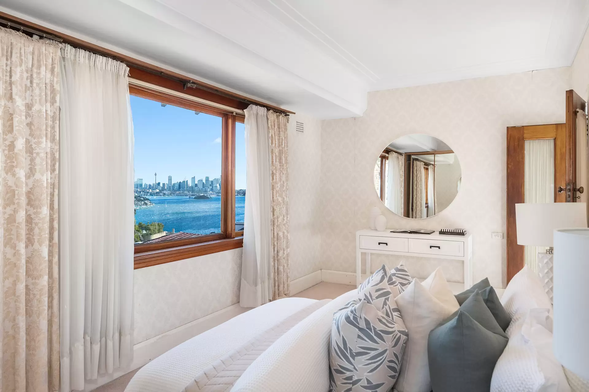 8a New South Head Road, Vaucluse Auction by Bradfield Badgerfox - image 1