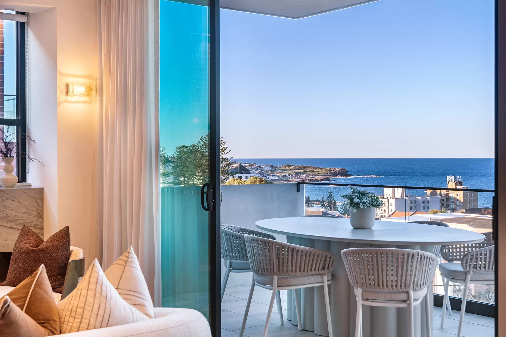 4/160 Brook Street, Coogee Auction by Bradfield Badgerfox - image 1