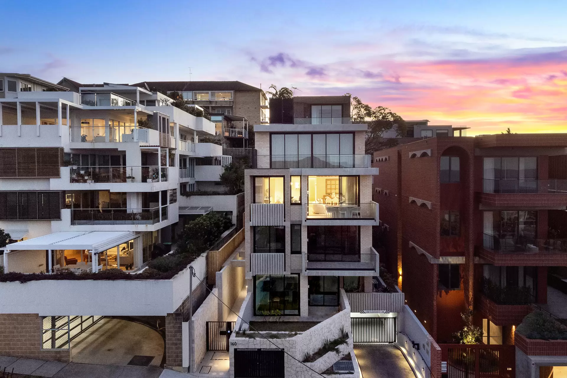 4/160 Brook Street, Coogee Auction by Bradfield Badgerfox - image 1
