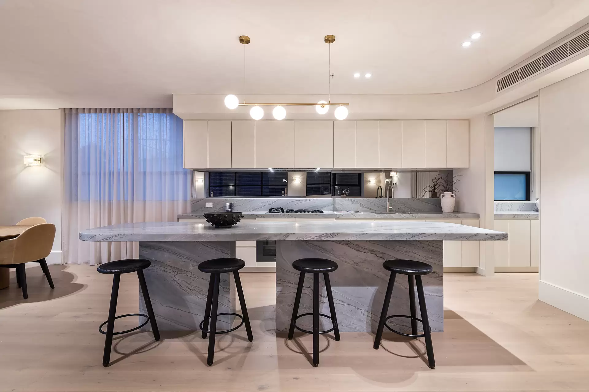4/160 Brook Street, Coogee Auction by Bradfield Badgerfox - image 1