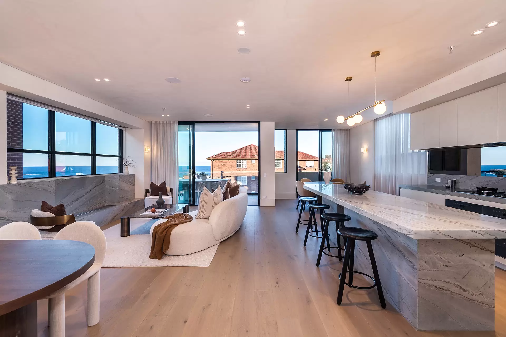 4/160 Brook Street, Coogee Auction by Bradfield Badgerfox - image 1