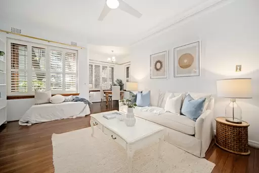 2/22 Greenoaks Avenue, Double Bay Auction by Bradfield Badgerfox