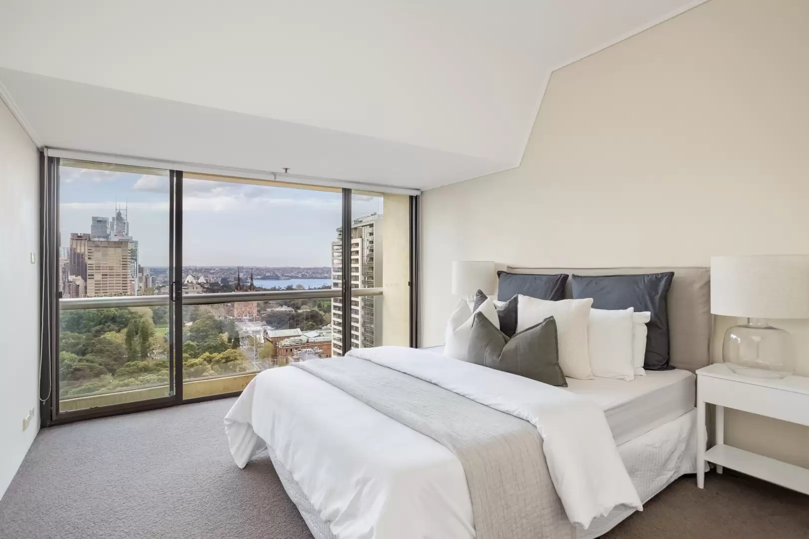 2006/185-211 Liverpool Street, Sydney Auction by Bradfield Badgerfox - image 1
