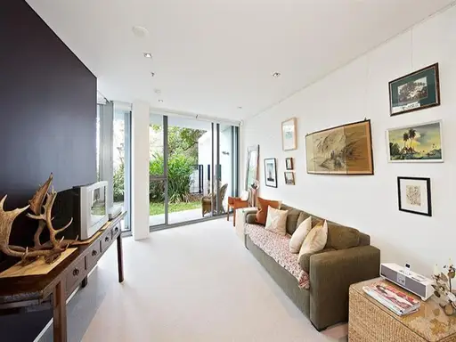 206/21 Elizabeth Bay Road, Elizabeth Bay Sold by Bradfield Badgerfox