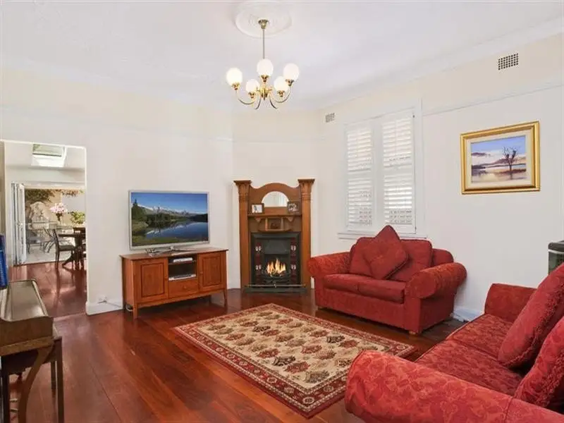 7 Inverness Street, Bronte Sold by Bradfield Badgerfox - image 1