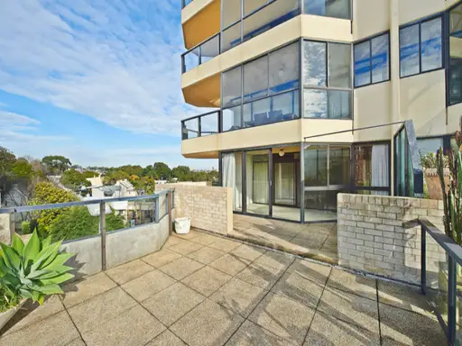 809/180 Ocean Street, Edgecliff Sold by Bradfield Badgerfox