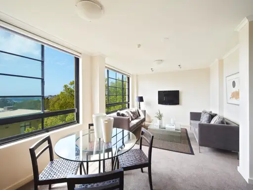 18/107 Darling Point Road, Darling Point Sold by Bradfield Badgerfox