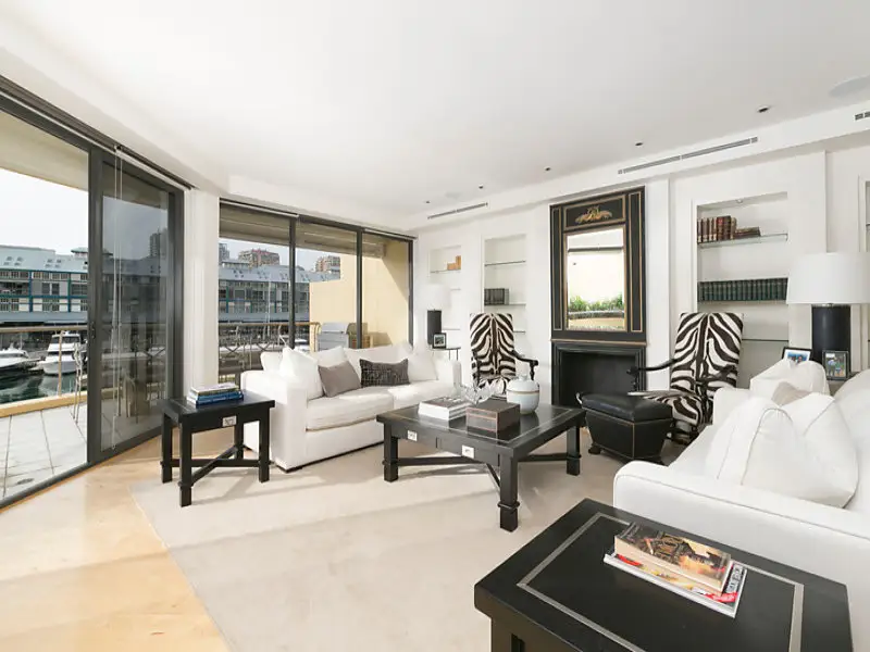26/10 Lincoln Crescent, Woolloomooloo Sold by Bradfield Badgerfox - image 1