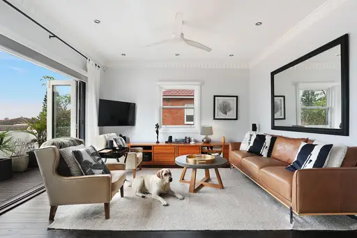 4/107 New South Head Road, Vaucluse Sold by Bradfield Badgerfox