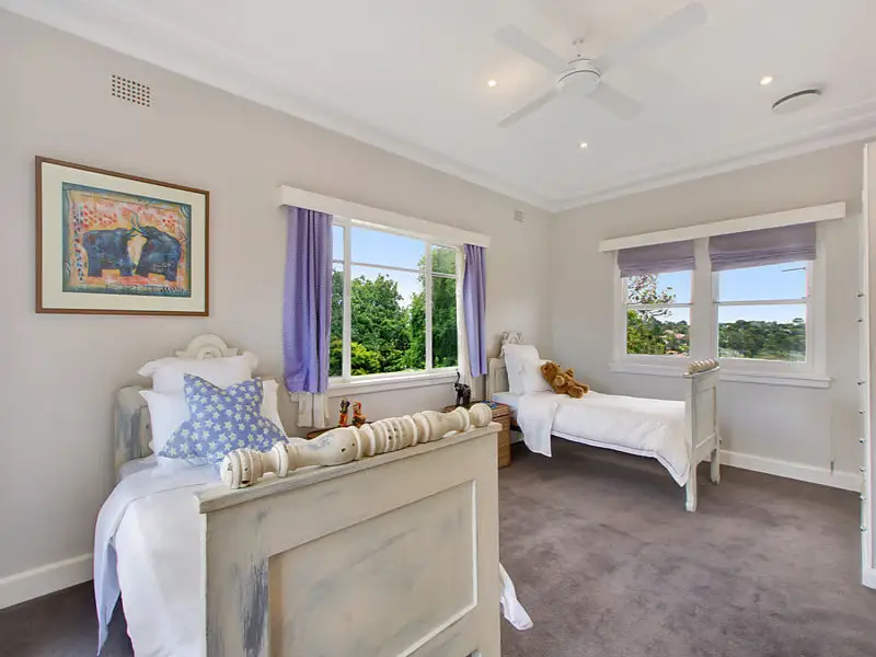 165 Edinburgh Road, Castlecrag Sold by Bradfield Badgerfox - image 1